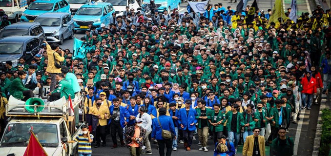 Tolak KUHAP Baru, Mahasiswa Demo di DPR dan Siapkan Gugatan MK