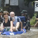 Banjir Terjang Bali, Puluhan Turis Asing Dievakuasi dari Vila