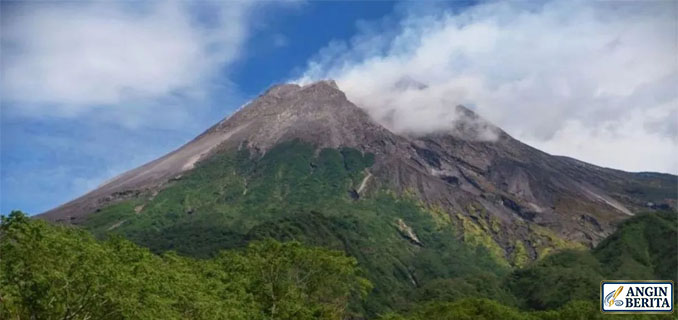 Merapi Siaga! Awan Panas Guguran Meluncur 2 Km ke Arah Barat Daya Sore Ini