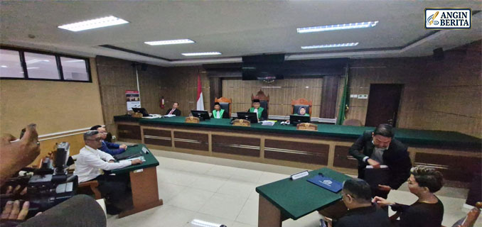 Sidang Perdana Cerai Ridwan Kamil Digelar Tanpa Kehadiran Pasangan