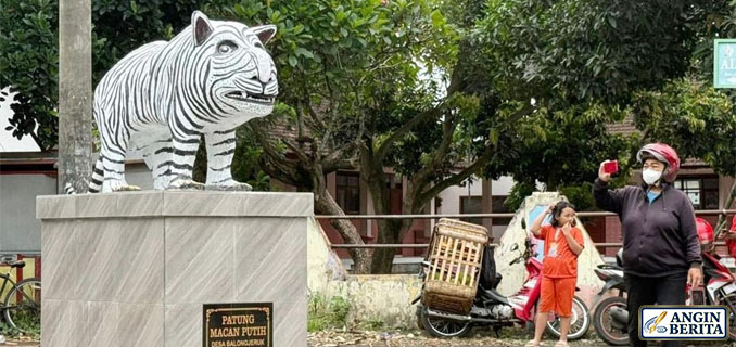 Viral Patung Macan Putih Kediri Tak Mirip Aslinya, Kades Janji Diganti