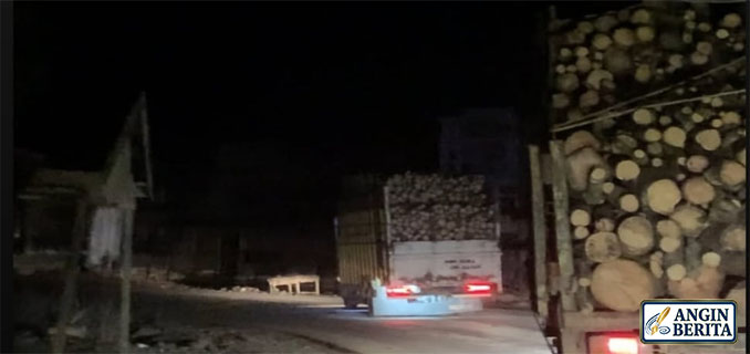 Viral Rekaman Truk Kayu Malam Hari di Lintas Medan-Banda Aceh, Warga Curiga Ilegal
