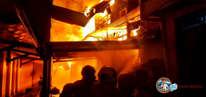 Kebakaran Hebat di Tambora 14 Rumah dan Pabrik Konveksi Ludes Terbakar