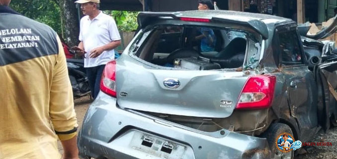 Mencekam! Ekskavator Terlepas di Tanjakan Mengker Bogor, Hantam 6 Kendaraan Beruntun